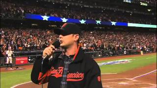 2012/10/25 Colin Hanks sings during stretch