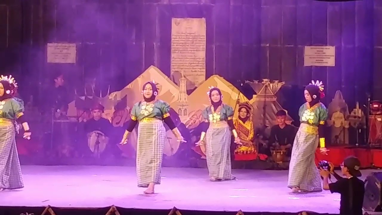 Tarian Khas Suku Mandar Sulawesi Barat 