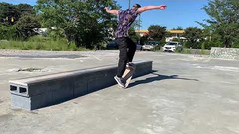 Noseslide Nollie Heelflip (Trick Battle)