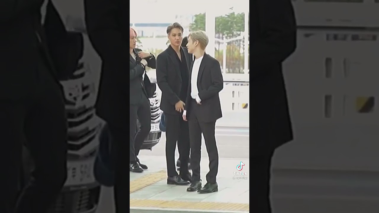 SuperM at the airport