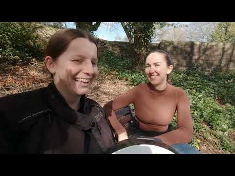 Czym góruje kij w dupie angielskiej nad kijem w dupie polskiej