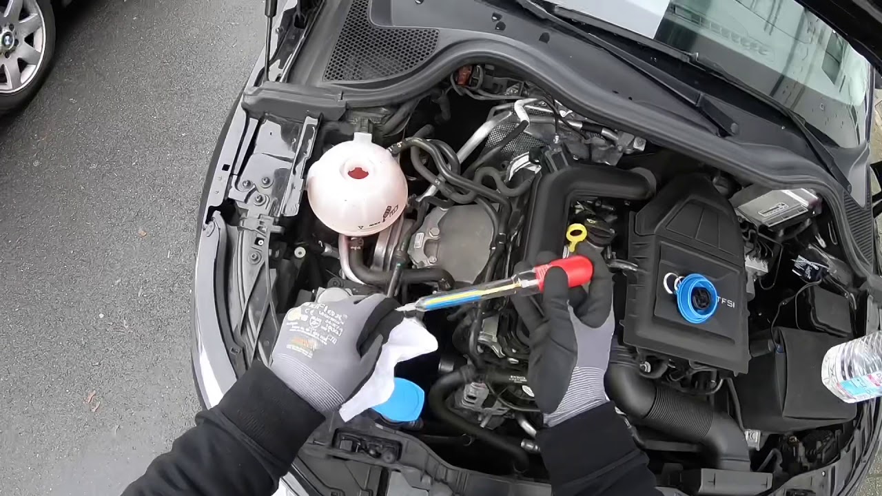 Galaxy Udvej korrekt How to check and top up the engine coolant level with antifreeze  concentrate Audi A1/S1 Sportback - YouTube