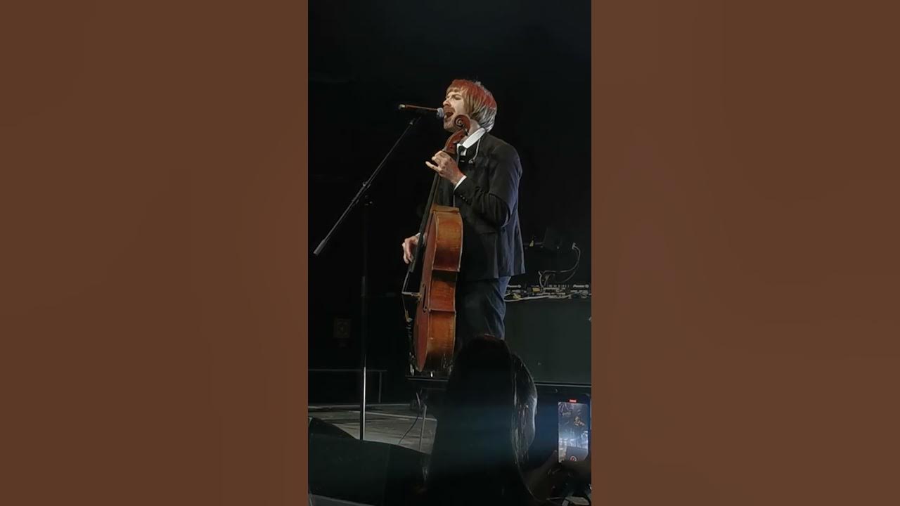 1000 исполняют нирвана. 1000 исполняют нирвана. Нирвана 1000 музыкантов. 1000 музыкантов исполняют нирвану. 1000 музыкантов исполняют smells like teen spirit nirvana.