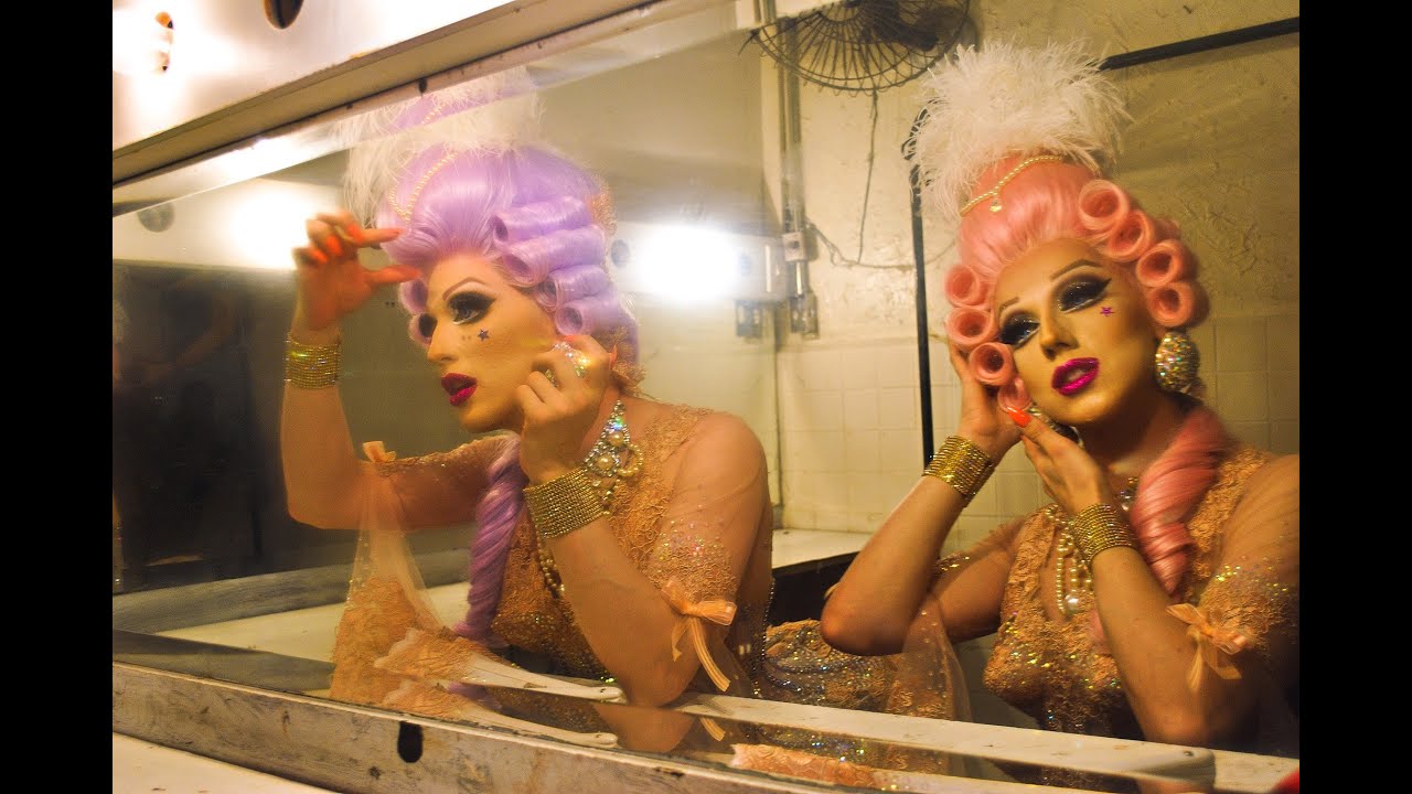 As Deendjers e Ballet Blue Space Vogue