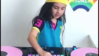 DJ cilik dari Dubai ini keren banget ! Namanya DJ michelle