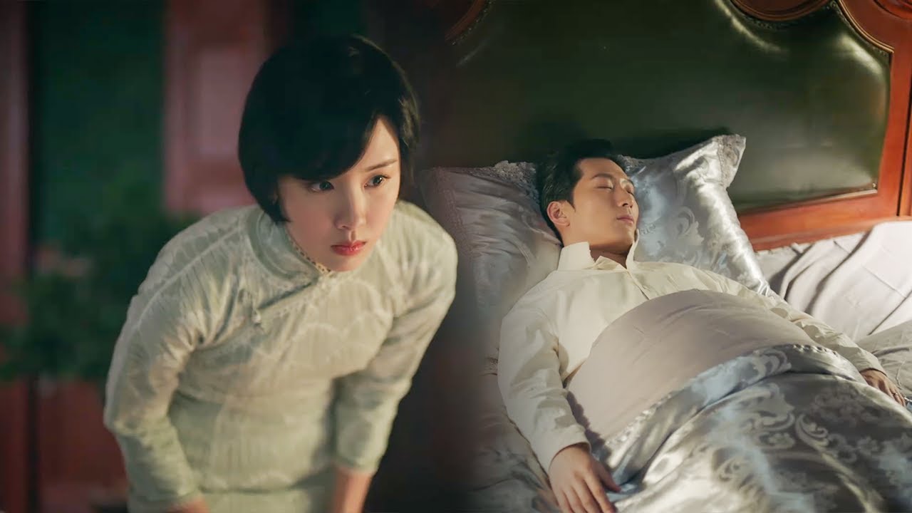 灰姑娘深夜潜入霸道军阀房间，不料霸道军阀早就醒了！💕#陈都灵 #爱情 #豪门