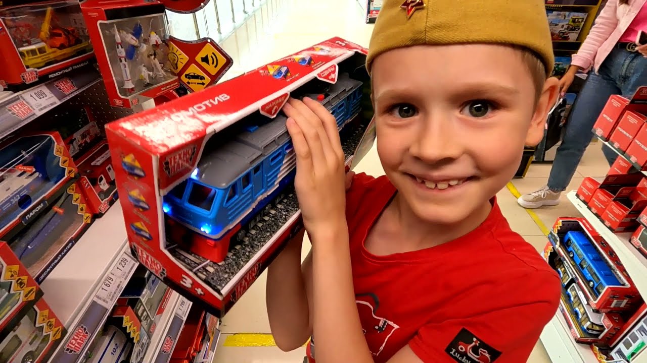 Детский магазин игрушек - смотрим Поезда Машинки и новые игрушки в детском мире