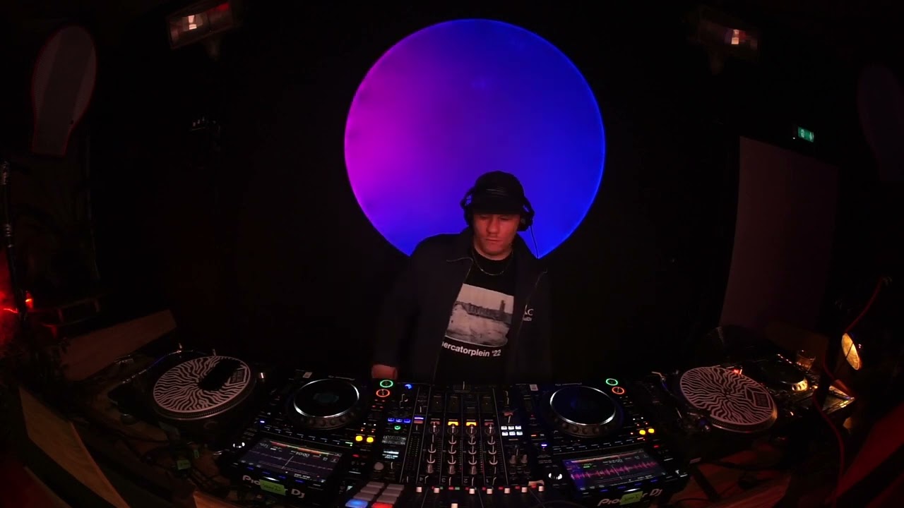 RRFM • Who's Susan w/ Radical Romance • 28-11-23