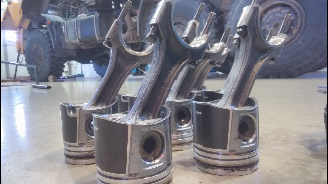 Прогоревший поршень #КамАЗ, разбитая направляющяя в ГБЦ. Burned #KamAZ piston , broken valve guide Прогоревший поршень #КамАЗ, разбитая направляющяя в ГБЦ. Burned #KamAZ piston , broken valve guide