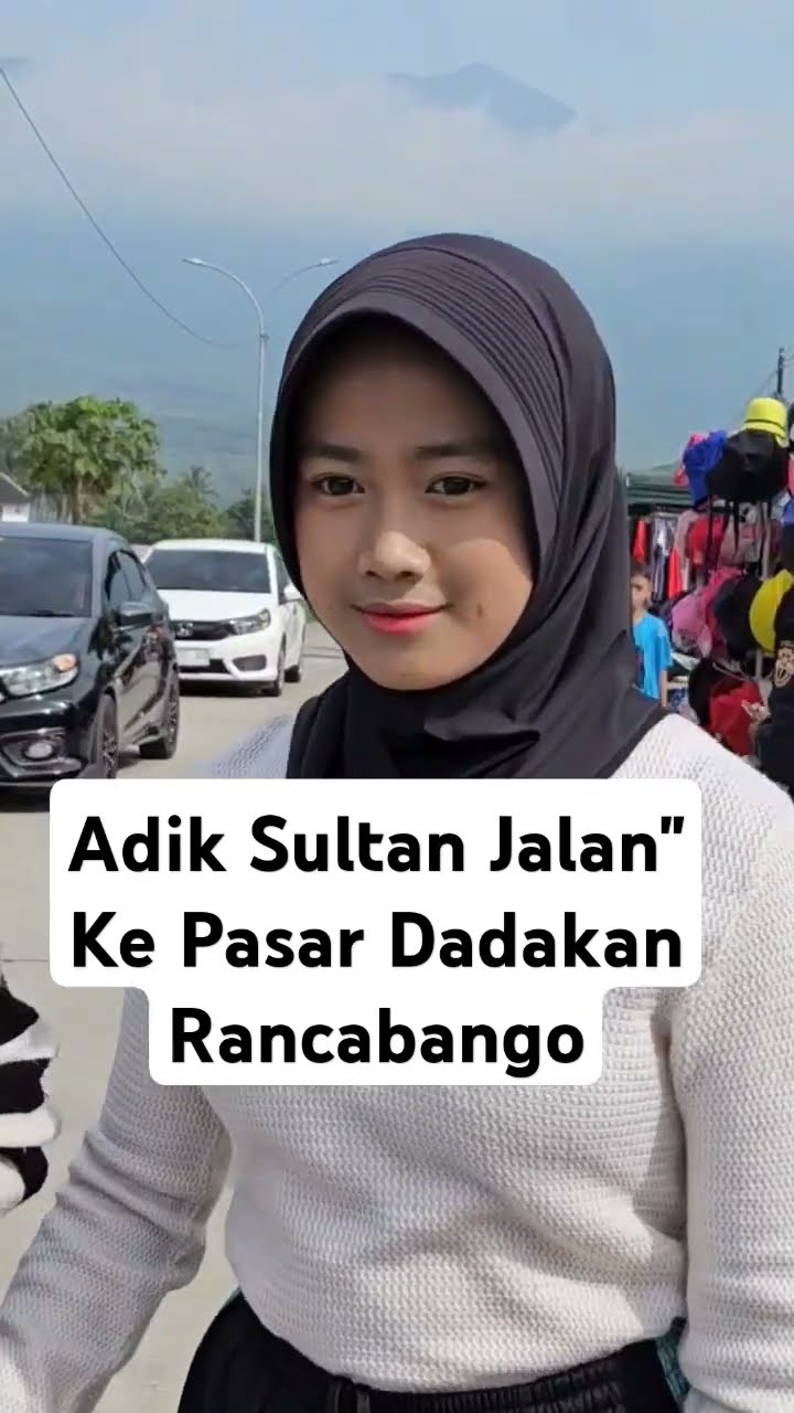 JALAN KAKI SANTAI DI PAGI HARI .