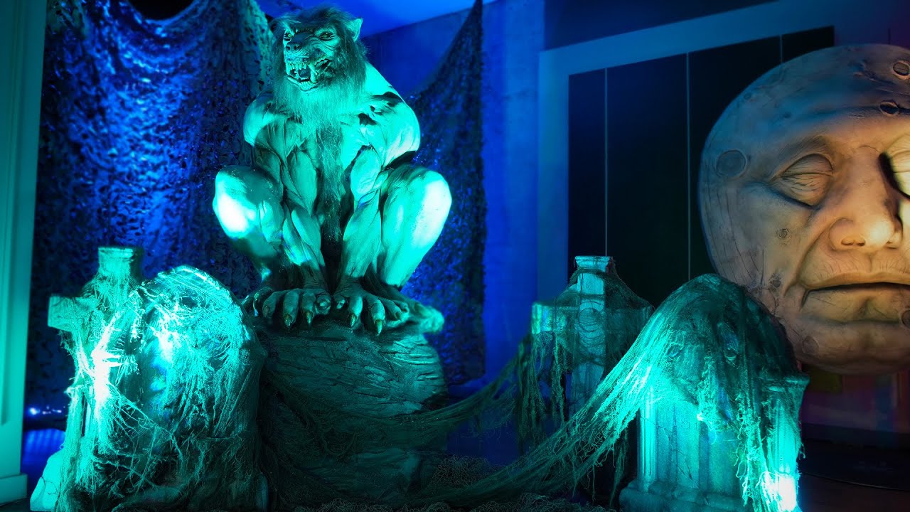 Werewolf Scene at Distortions Monster World | Wicked Wolf Animatronic