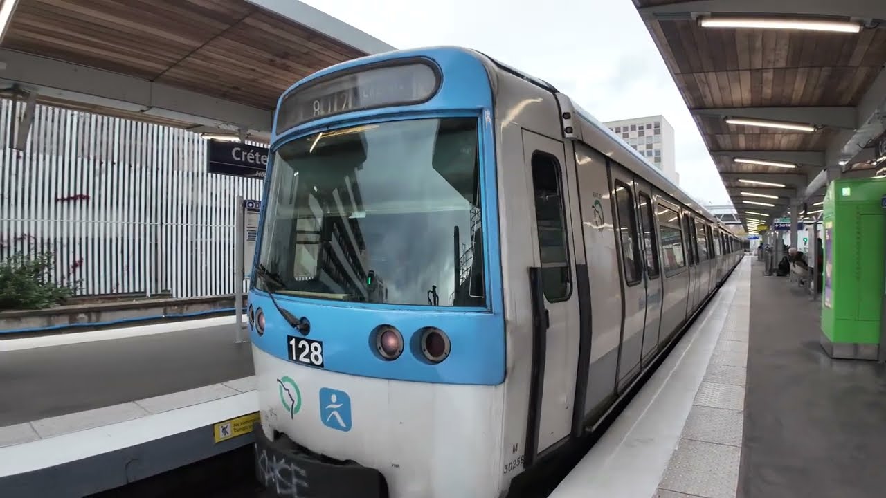 Enjoy immersive, real-time walks through Paris stations and streets.