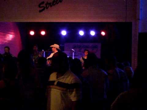 aaron-watson---san-angelo-,-corpus-christi-,-texas,-nov.2008-04.avi
