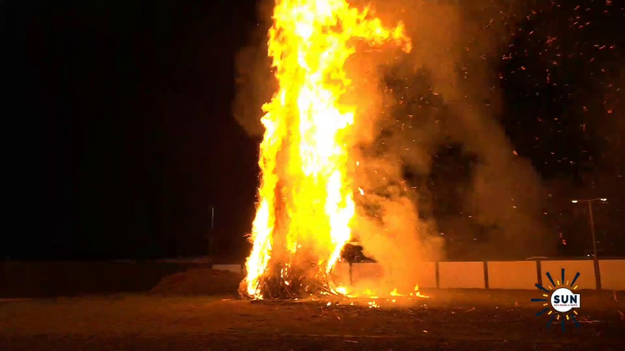 Holika verbranding Ramcharan`s Playground | Sun Web tv | live