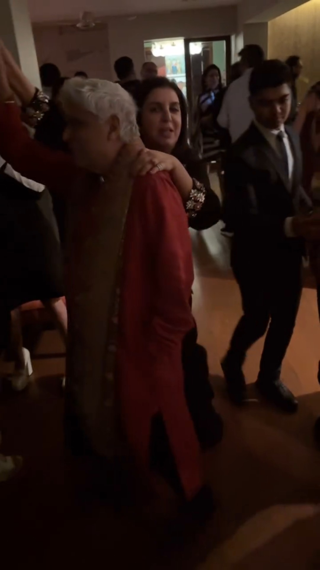 Farah Khan DANCES with Javed Akhtar on his 80th birthday bash ? #shorts #farahkhan #javedakhtar