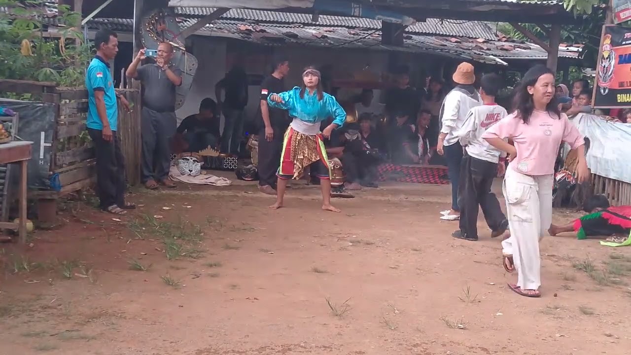 CEWEK CANTIK KESURUPAN JARANAN