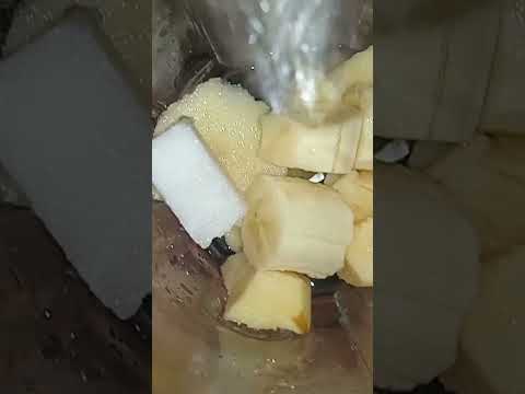 عصير الموز والتفاح بالماء