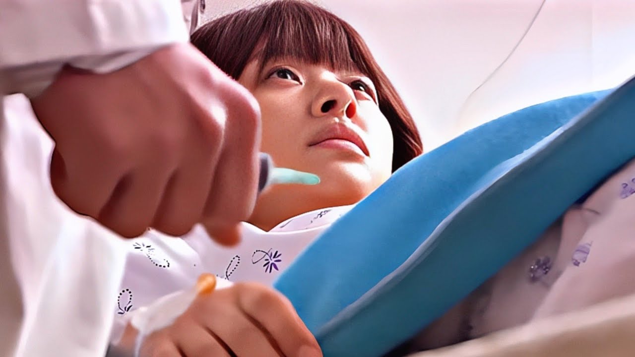 الشاب الغني اللعوب بيدمر حياتها فبتختفي بتغير شكلها وبتتحول وبترجع لتنتقم فيقع بحبها وبتزوجها .