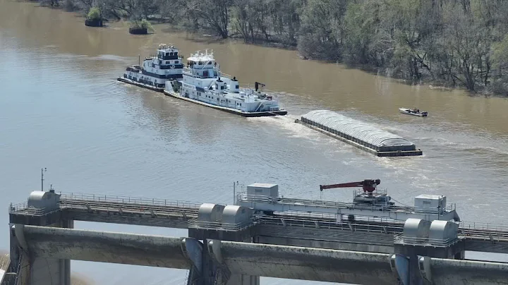 2 loose barges remain pressed against Ohio River dam in Louisville