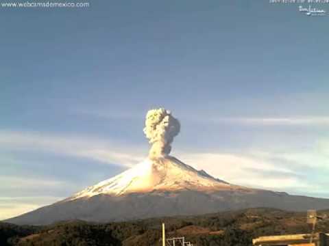 Video: Popocatépetl Vulkāns Izvirdās Meksikā