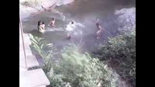 Sedang Mandi Di Sungai Sedang Mandi Di Sungai