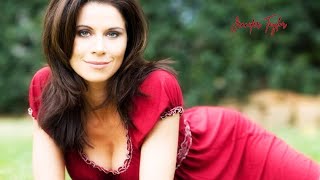 Jennifer Taylor s Bikini Photos You Won t Believe Try Not to Gasp