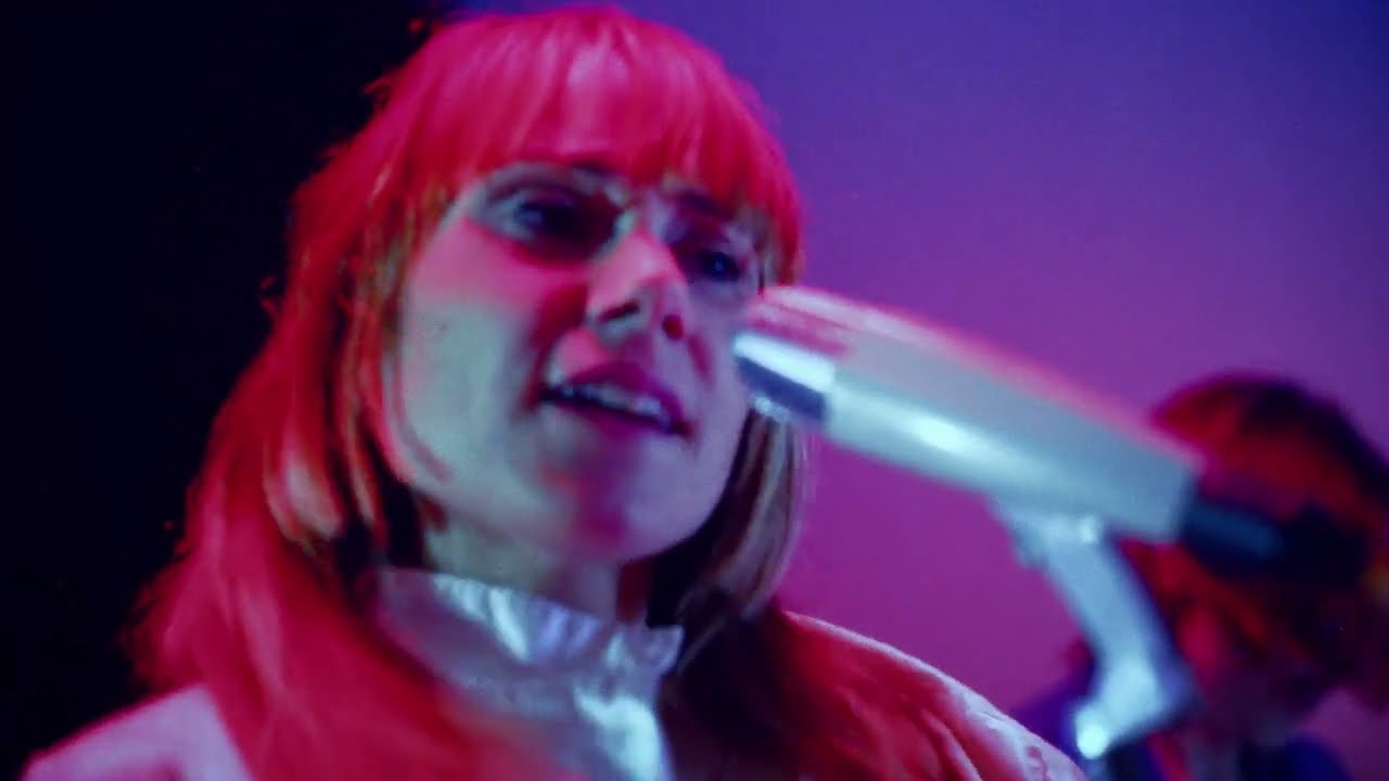YouTubeでBluephox - "Day and Night" (Official Live Video)を視聴