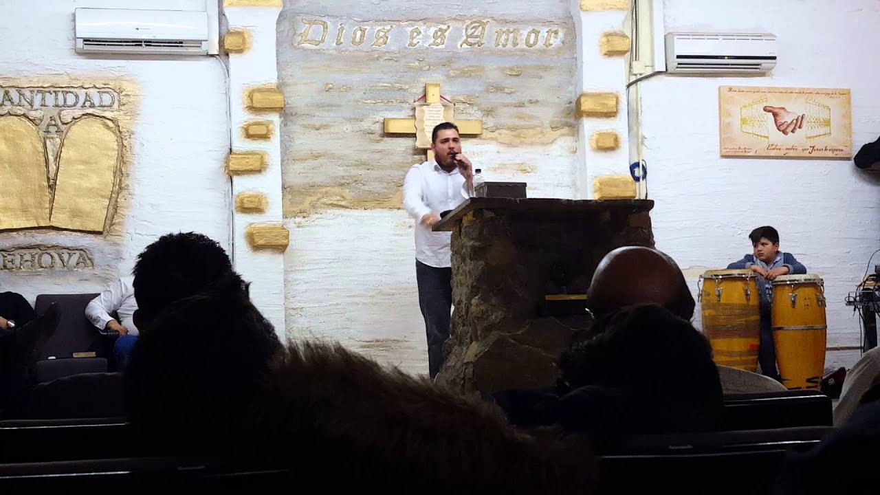 Hermano pepe de plaza españa en la reunion de obreros en la iglesia de sanarciso 1/3