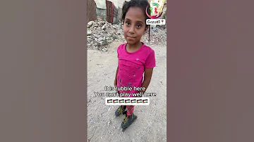 وسط الركام تسرق هذه الطفله لحظه لعب كأنها تقول للعالم نحن نعيش رغم كل شئ Gaza غزة 