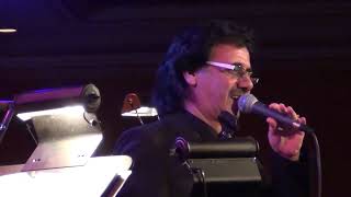 اجرای زنده ترانه صبحت بخیر عزیزم توسط معین در کنسرت لس آنجلس