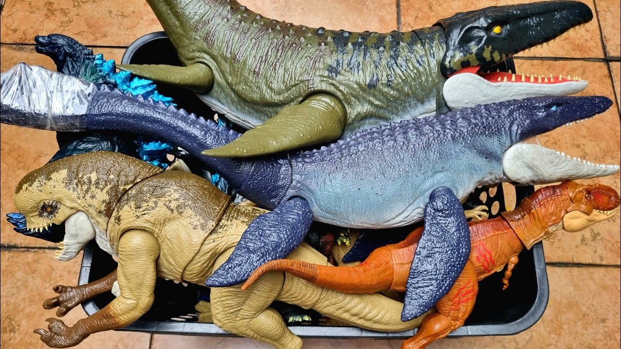 Игрушечные динозавры: Тираннозавр Рекс, Искаженный Рекс, Спинозавр, Мегалодон, Мозазавр и другие.