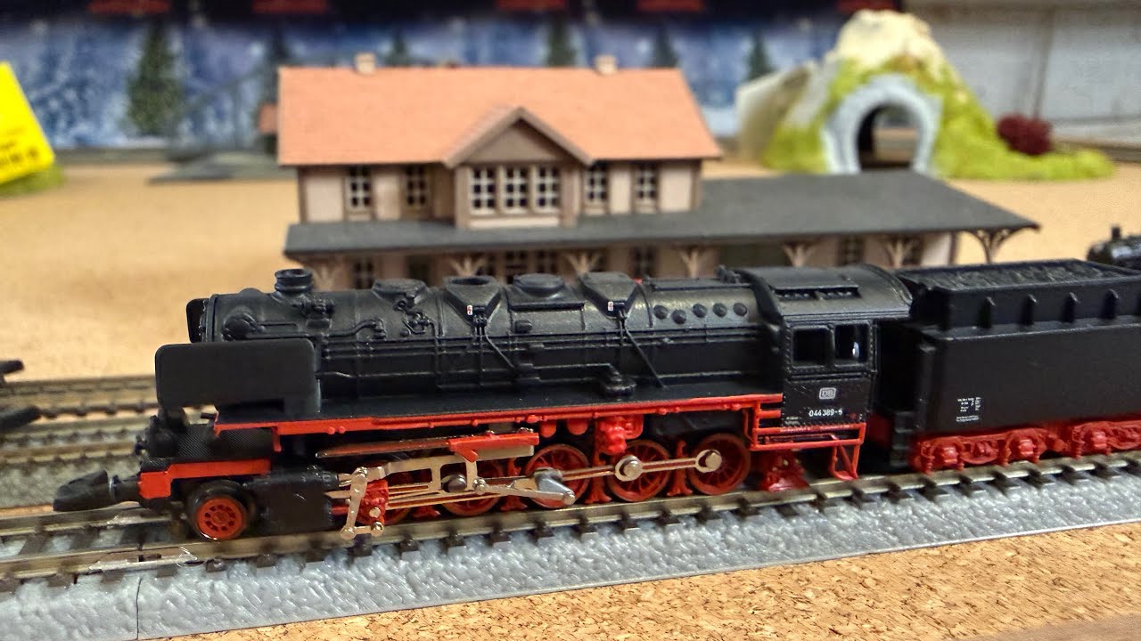 Marklin 88976 Cl 044 Steam Locomotive & Tender Test Run at z.scale