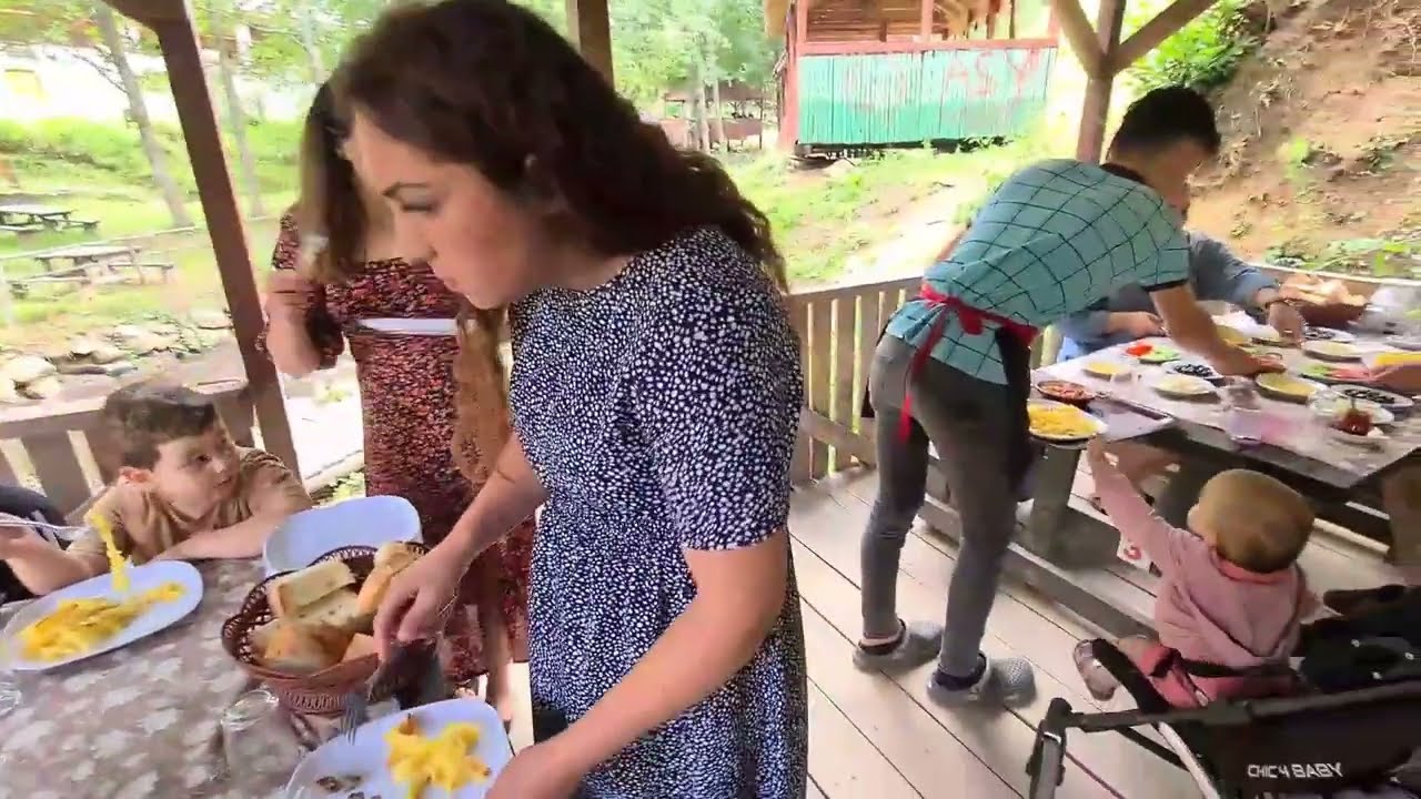 Ailece Nebiyan dağında kahvaltı