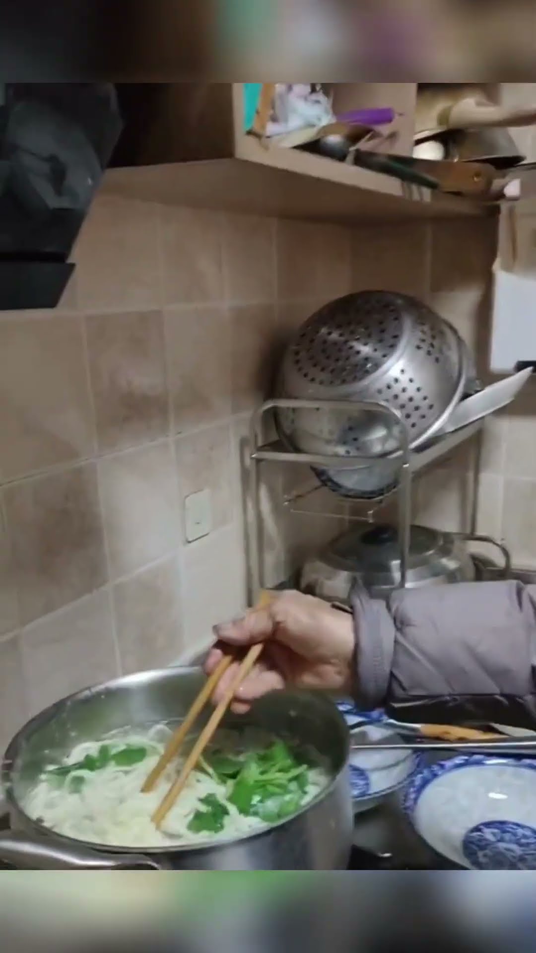 老年生活：老奶奶的快乐时光 #老人 #老年生活 #金秋时光