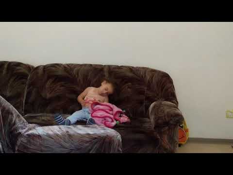 ლილუს  ჩაეძინა სასაცილოთ დივანზე :D 31 აგვისტო 2018 г.