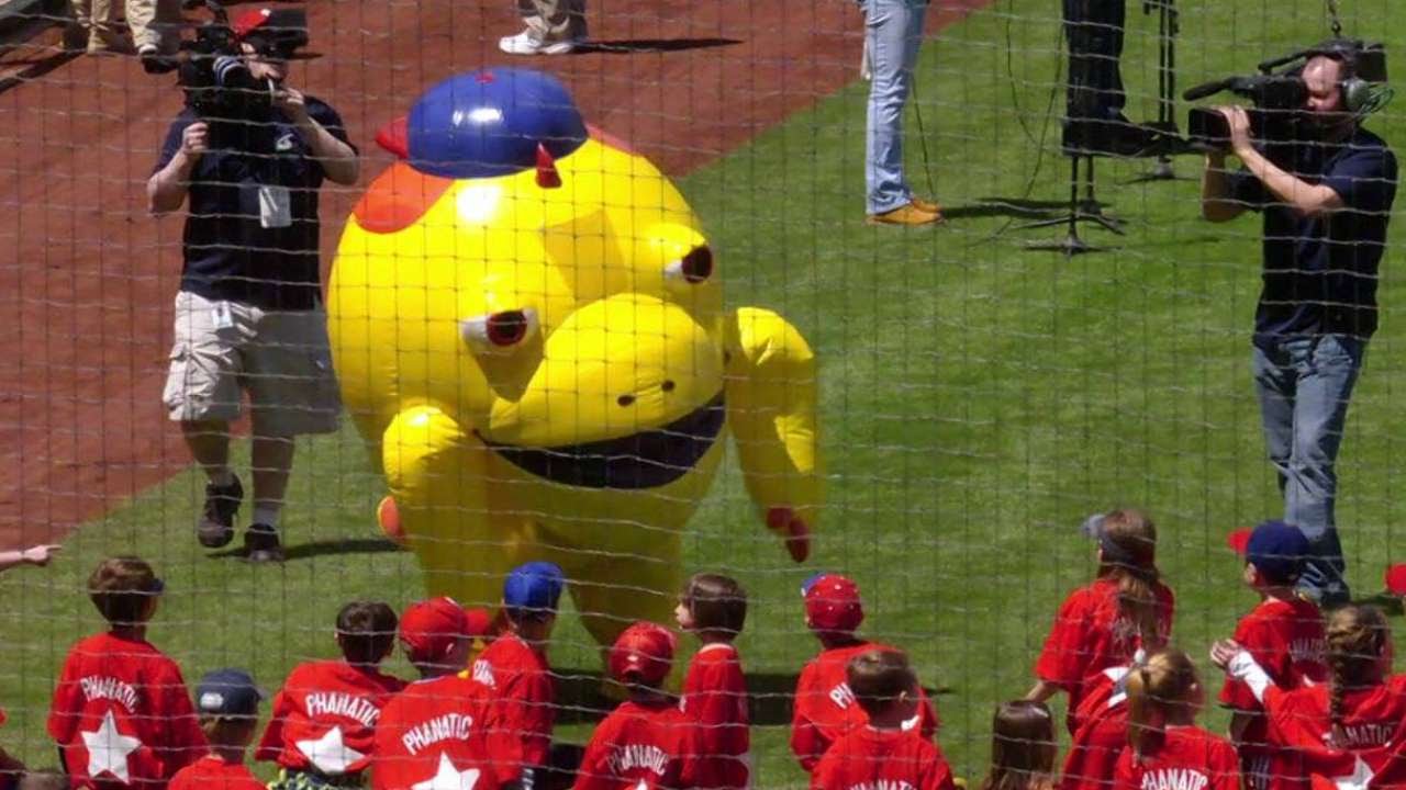 ATL@PHI: Galapagos Gang visits Citizen's Bank Park - YouTube