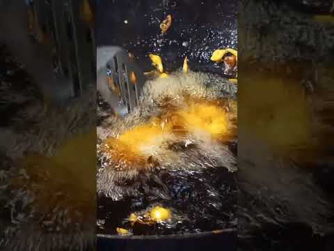 Mumbai Vada Pav Girl In Pakistan 🔥🥵 250/- Rupees Ka Simple Vada Pav #streetfoodideas #streetfood