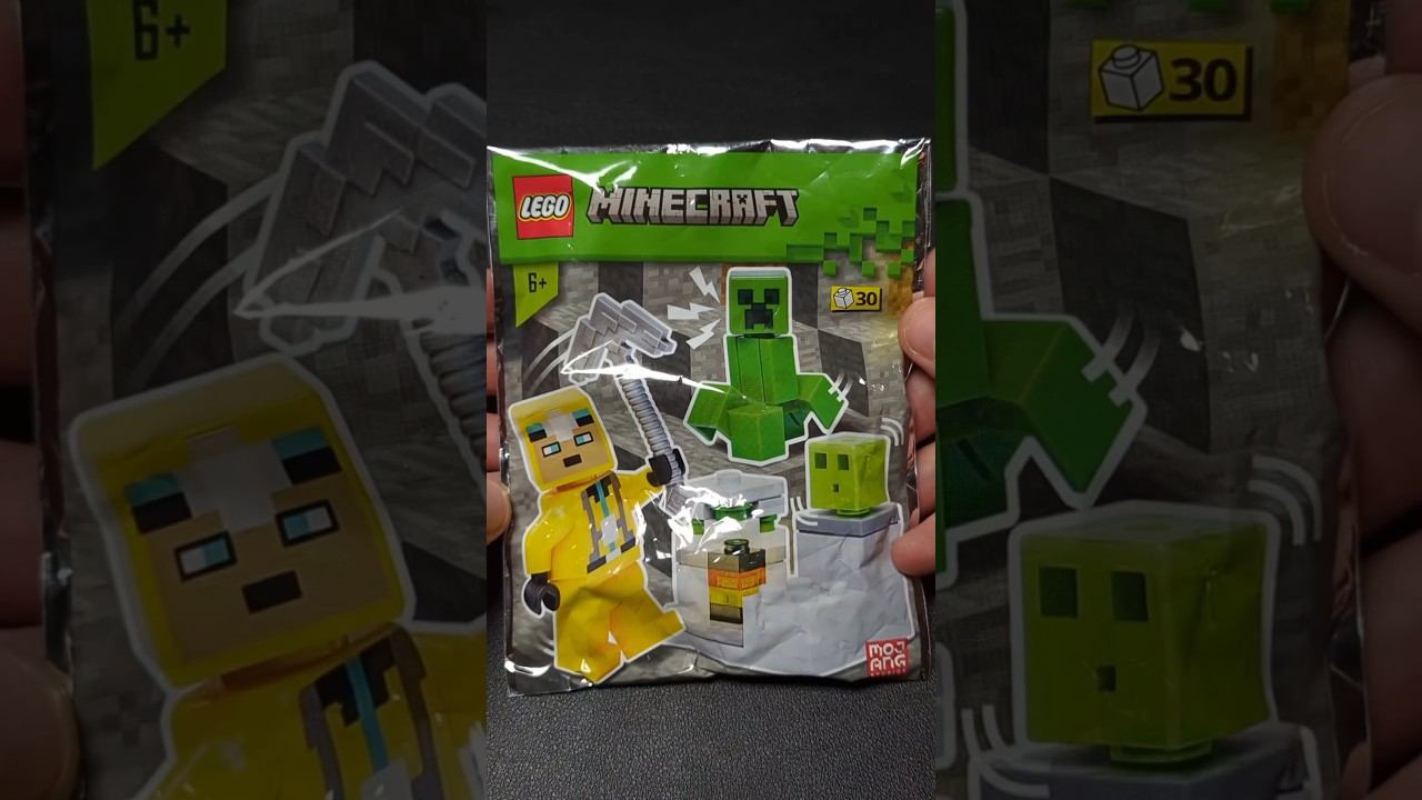 Building Cave Explorer with Creeper & Slime LEGO Minecraft set 