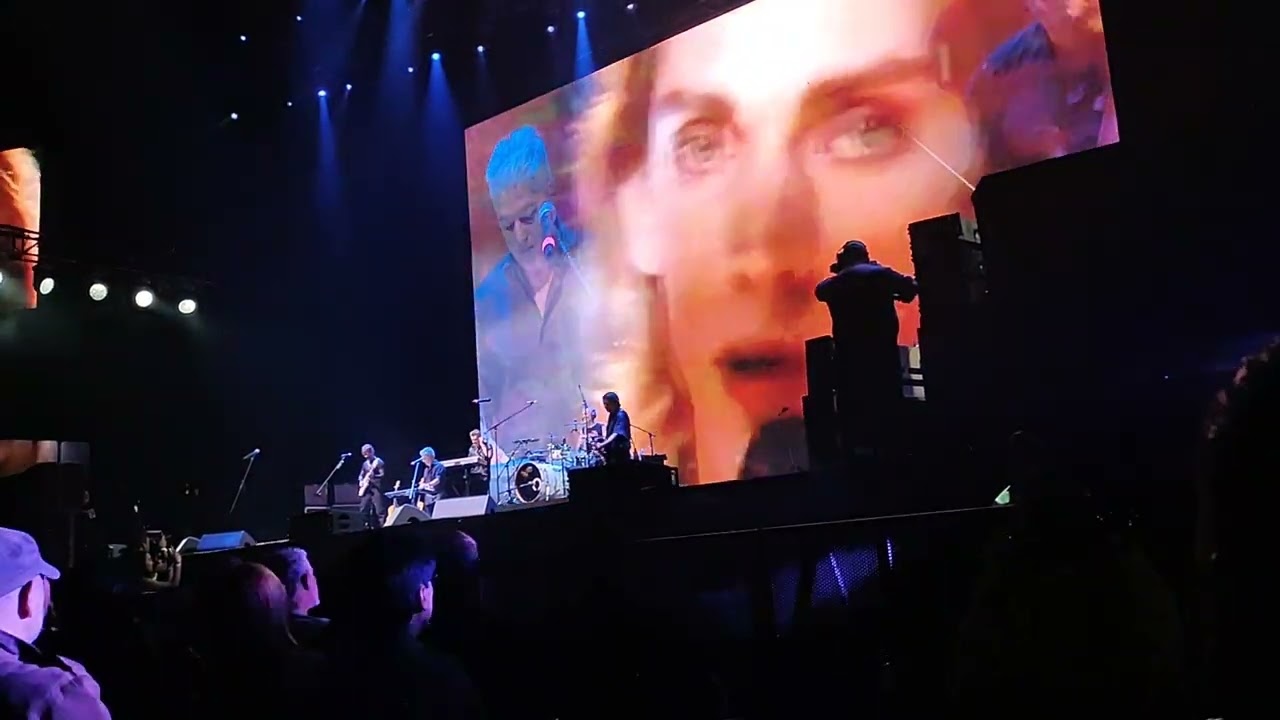 Encuentro en el río.Virus.Movistar Arena