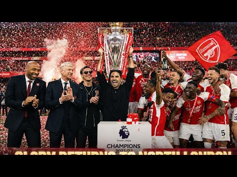 HENRY,OZIL AND ARSEN WENGER CELEBRATES ALONGSIDE MIKEL ARTATA AD ARSENAL RAISES THE TROPHY TODAY 