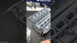 Cleaning up a F1 V10 engine… this model is insane 😮🔥