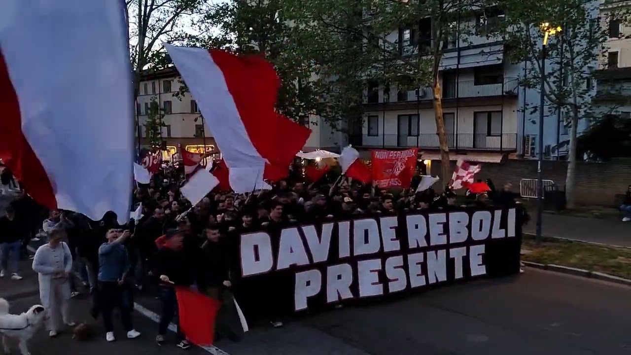 La curva del Piacenza calcio ricorda Davide Reboli