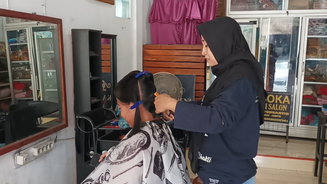 TAMPIL BEDA - POTONG RAMBUT POL PENDEK.. BIAR TMBAH ENTENG..