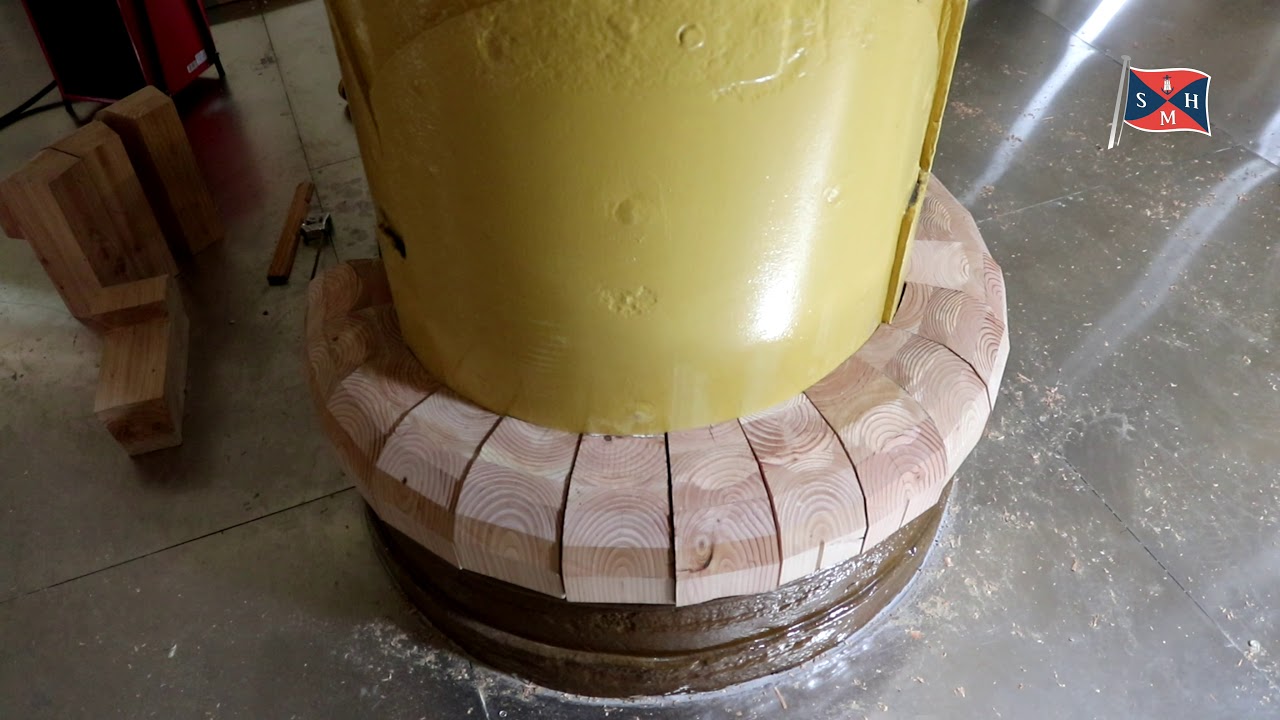 Viermastbark PEKING - Die Masten erhalten ihre individuell angefertigten Mastkeile.