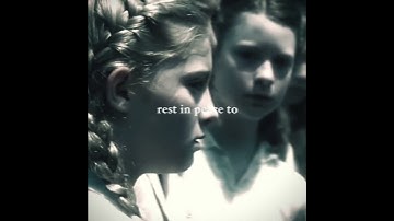 #HUNGERGAMES - re-reading hunger games 😝