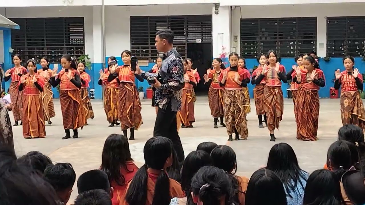 Tarian Mbuah Ko Page - Mejuaj-juah SD Letnan Jendral Jamin Ginting Berastagi