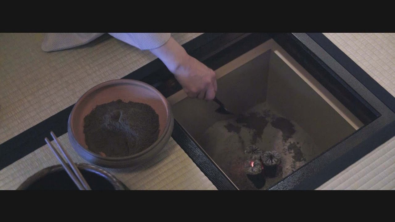 透木釜にてお炭点前【裏千家茶道】　[Urasenke Chanoyu] Charcoal laying procedure for making tea with the Sukigigama