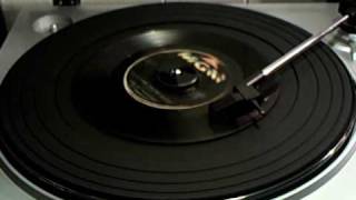 45's - I'm In With The Out Crowd - Sam The Sham And The Pharaohs chords