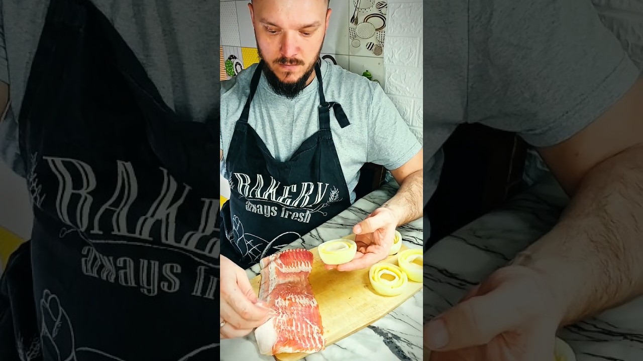 Хрустящий бекон, сладкий лук и тягучий сыр идеальная закуска. 