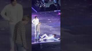 Vignette de la vidéo "Jungkook's reaction to Taehyung 💜"